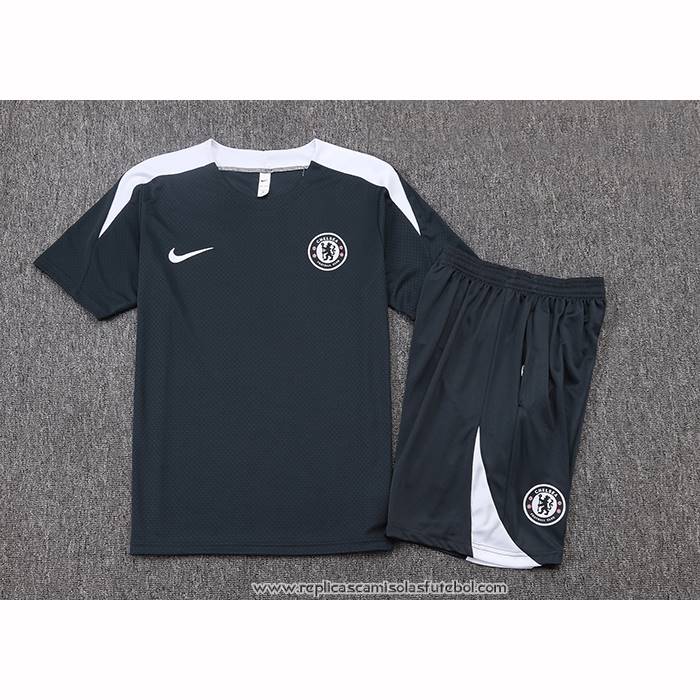 Fato de Treino
 Chelsea 2025-2026 Manga Curta
 Cinza
 - Calcas Curta
